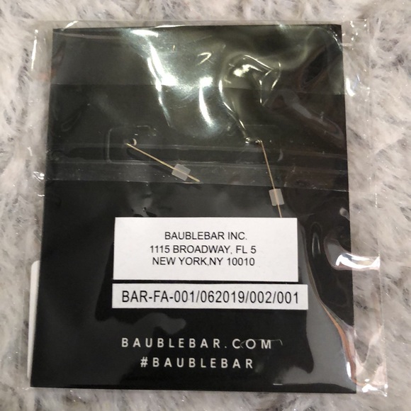 Bauble Bar Farrah Ear Crawler - Picture 2 of 4